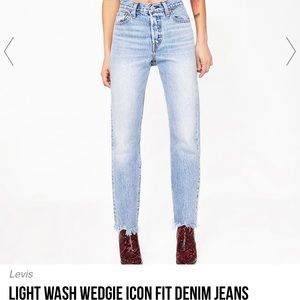 Light wash wedgie icon fit Levi’s jeans